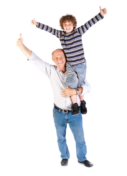 Dědeček dávat vnuk prasátko zpět — Stock fotografie
