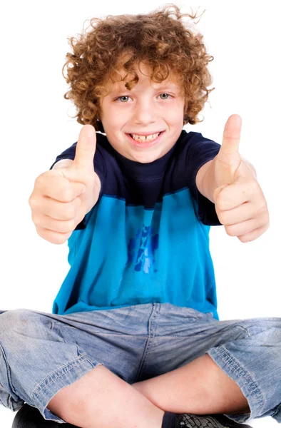 Mladý kluk ukazovat dvojí palce — Stock fotografie