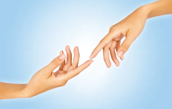 Finger tips reaching out each other, close-up — Stock Photo, Image