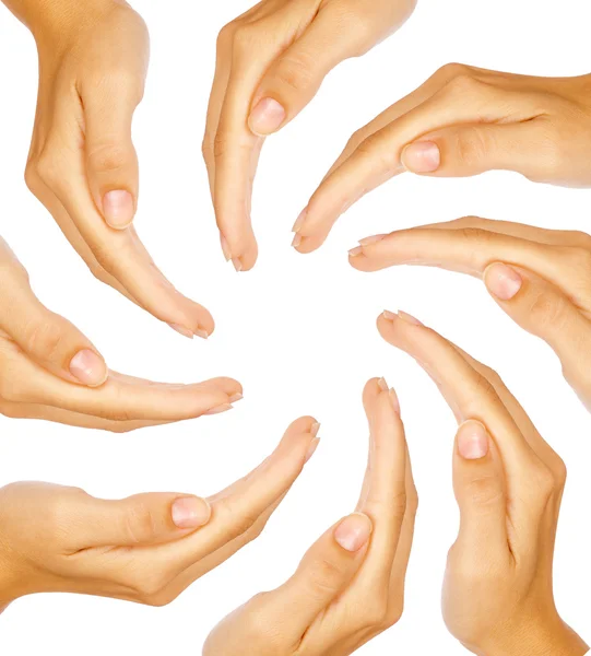 Mãos humanas formando um círculo com espaço de cópia no meio — Fotografia de Stock