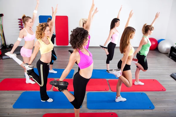 Grupp kvinnor, stretching — Stockfoto