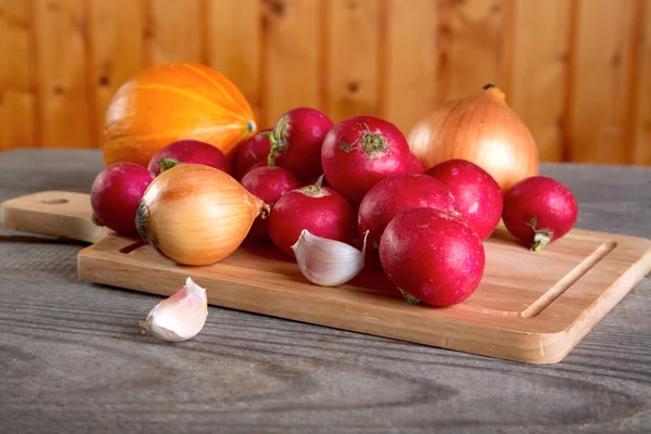 Onions garlic garden radish on a table — Stock Photo, Image