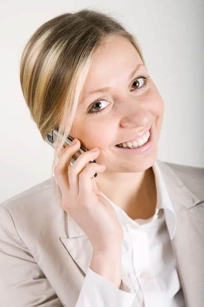 Donna d'affari che parla al cellulare — Foto Stock
