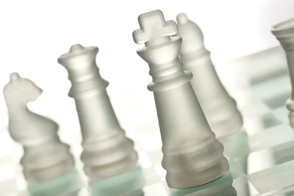 Glasschach auf dem Schachbrett — Stockfoto