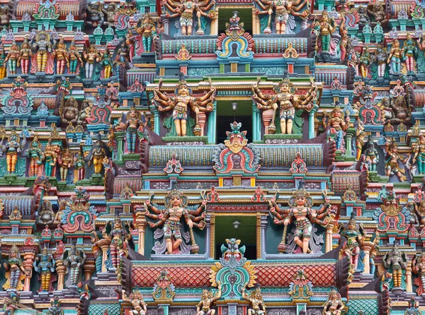 Sochy na hinduistický chrám tower — Stock fotografie