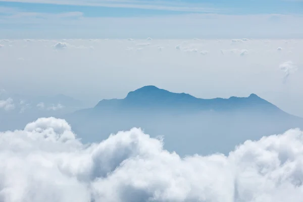 Mountains in clouds. Kodaikanal, Tamil Nadu — Stock Photo, Image