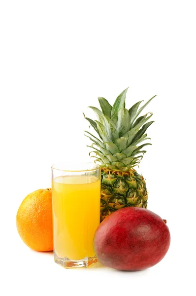 新鮮なトロピカル フルーツやジュース — ストック写真