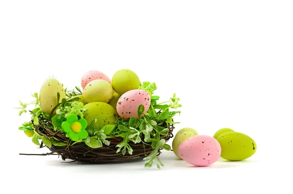 Dekorativa påsk boet med ägg — Stockfoto