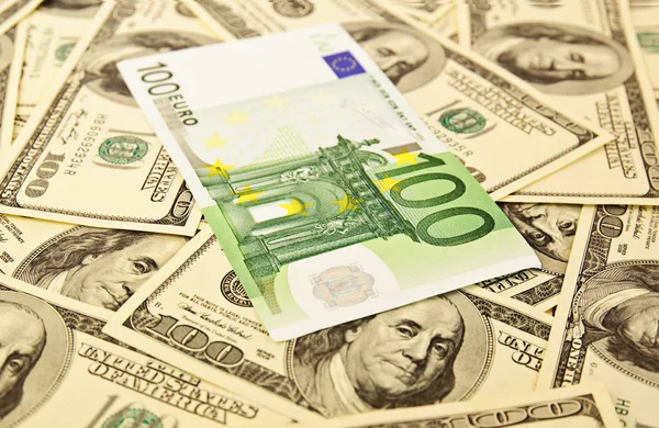Dollar bakrund med euro — Stockfoto