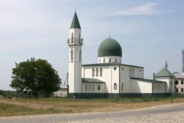 Мечеть на дороге — стоковое фото