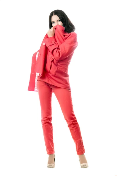 Brune ludique en costume rouge. Isolé — Photo