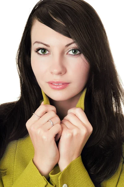 Vacker kvinna i gul stickad jacka — Stockfoto