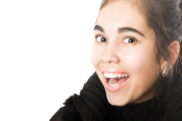 Portret van lachende jonge brunette. geïsoleerd — Stockfoto