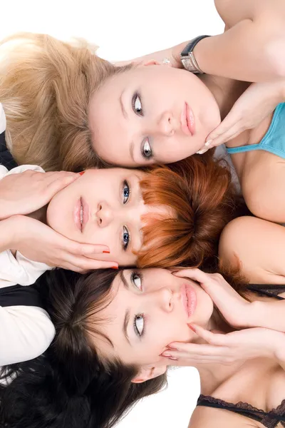 Τρεις νεαρές γυναίκες που αγγίζουν τα μάγουλα τους — Φωτογραφία Αρχείου