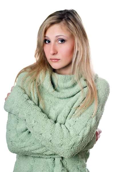 Jovem mulher em suéter — Fotografia de Stock