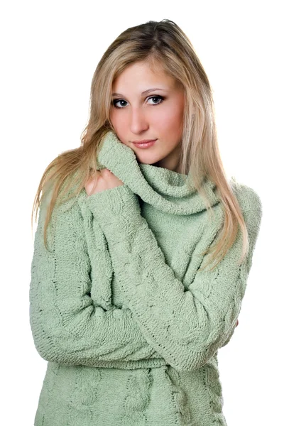 Mladá blondýnka ve svetru — Stock fotografie