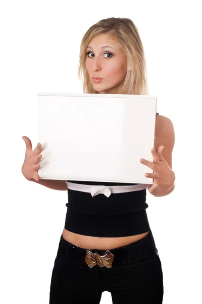 Překvapený blondýnka drží bílou tabuli — Stock fotografie