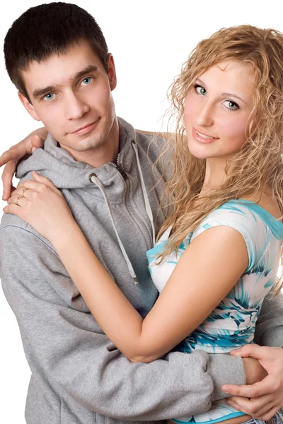 Junges attraktives Paar umarmt — Stockfoto