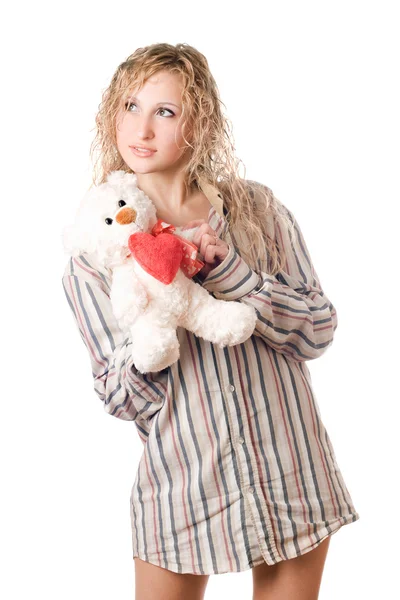 Durchdachte Blondine hält Teddybär in der Hand — Stockfoto