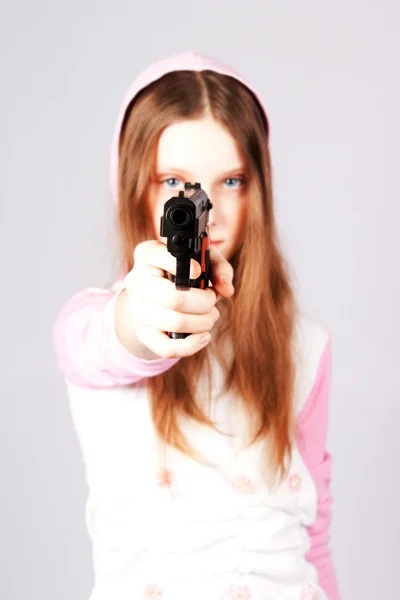 一支手枪的女孩. — 图库照片