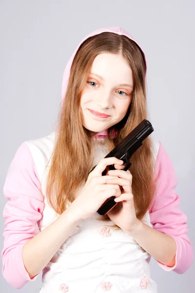Girl with a pistol. — Stock Photo, Image
