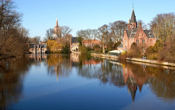 Lake reflects of littel palace. Bruges — Stock Photo, Image