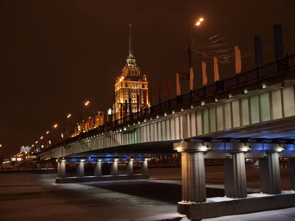 Hotel "Ukraina" nattetid. Moskva. — Stockfoto