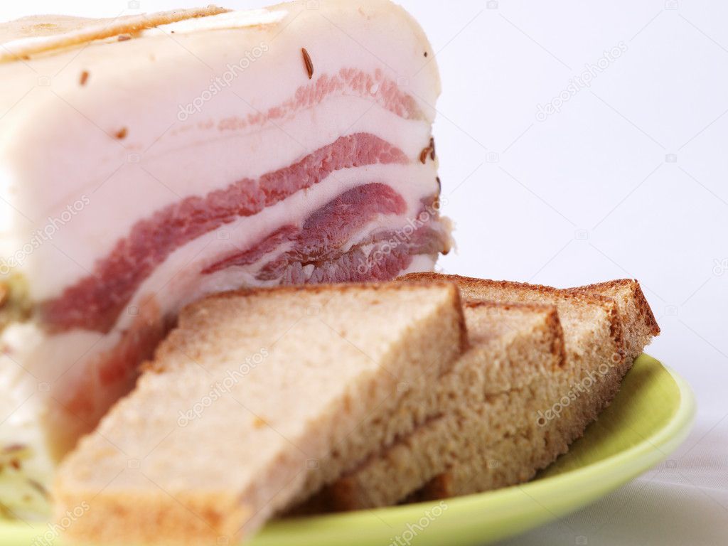 Bacon with slices of bread