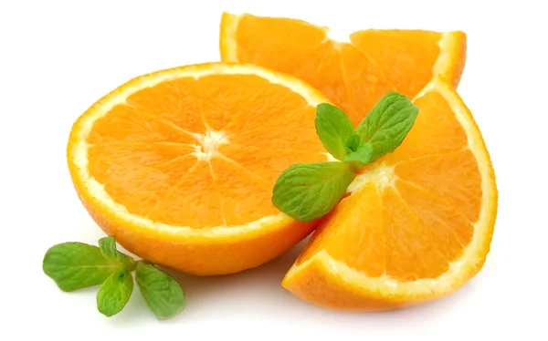 Saftig apelsin med mynta — Stockfoto