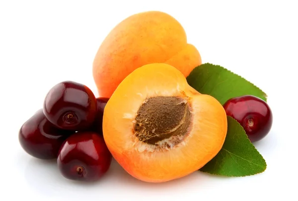 Apricots and cherries — Stock Photo, Image