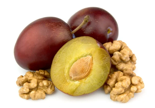 Švestky s vlašskými ořechy — Stock fotografie