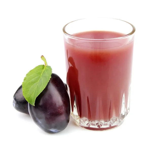 Glass of juice with plums — Stock Photo, Image