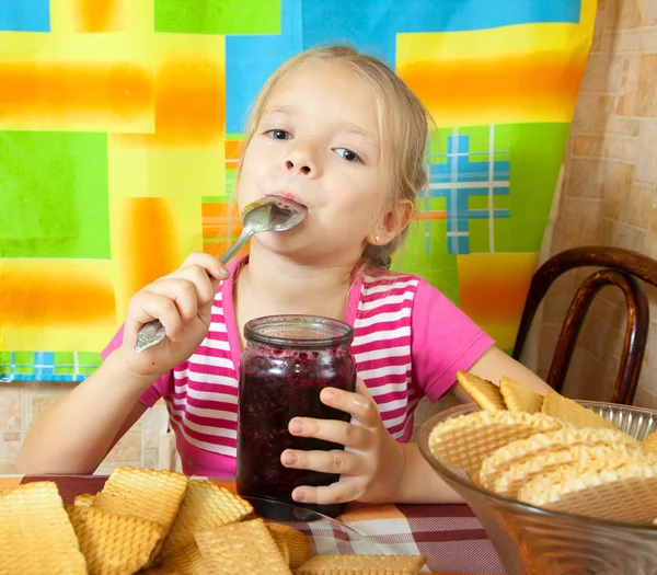 Little girl eating marmalade — Stock Photo, Image