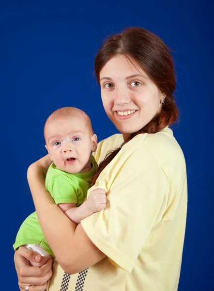 Щаслива мати з дитиною 3 місяці — стокове фото