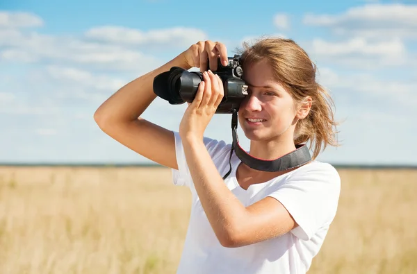 Girl taking photo with camera — Stock Photo, Image