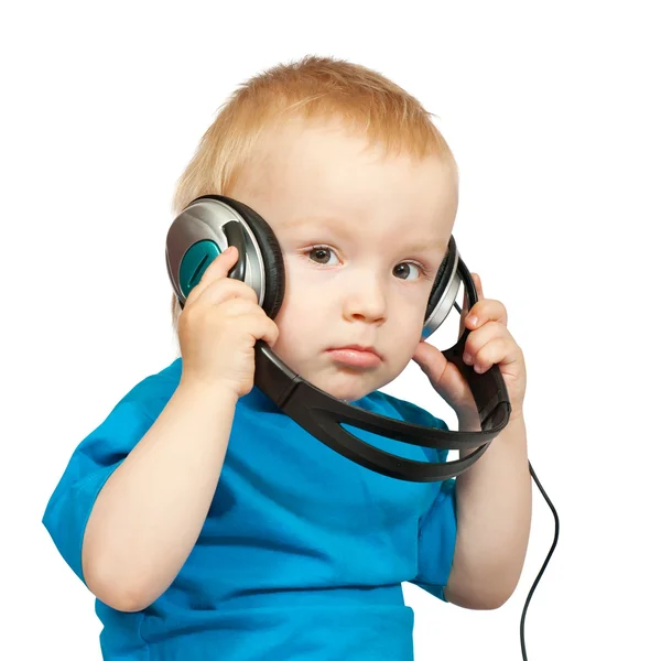 2 år gammal pojke med hörlurar — Stockfoto