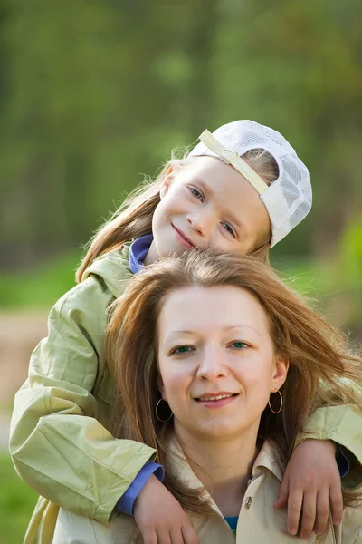 Moeder met haar dochter — Stockfoto