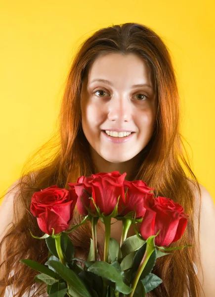 Retrato de menina com rosas — Fotografia de Stock
