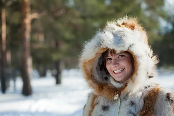Girl in wintry pine forest — Stock Photo, Image