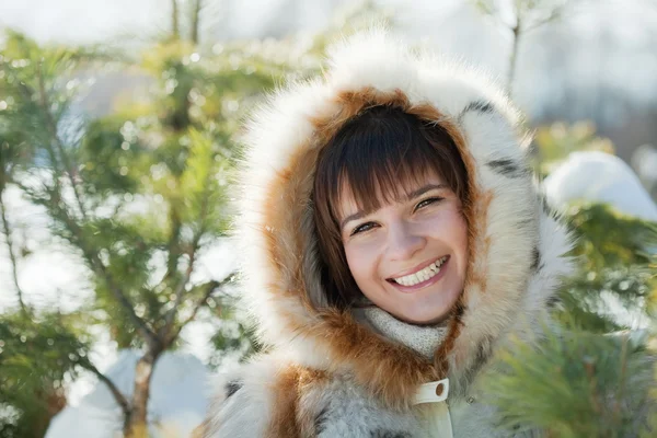 Portrait of girl in pine forest — Stock Photo, Image