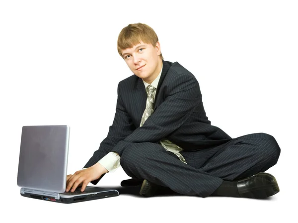 젊은 남자는 노트북을 사용 하 여 — 스톡 사진