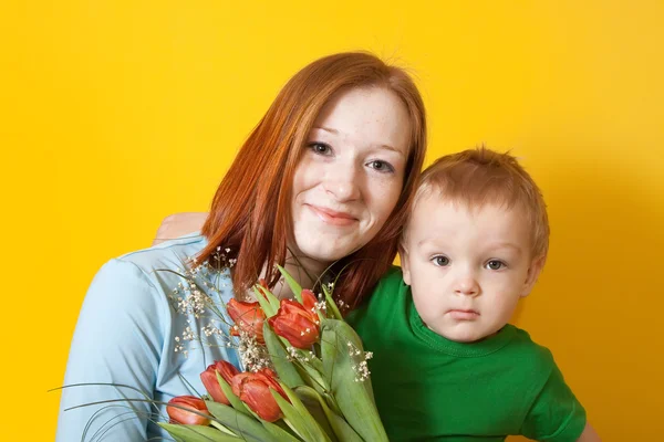 Porträtt av mor med sin son — Stockfoto