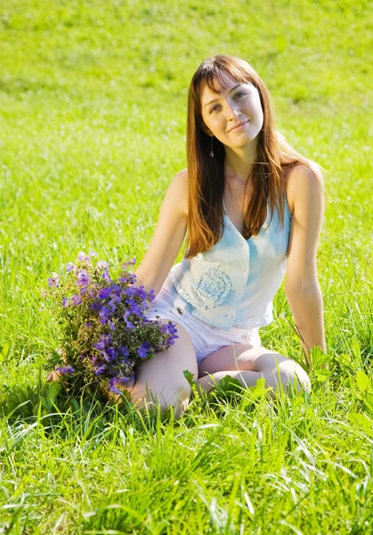 Girl in grass — Stock Photo, Image
