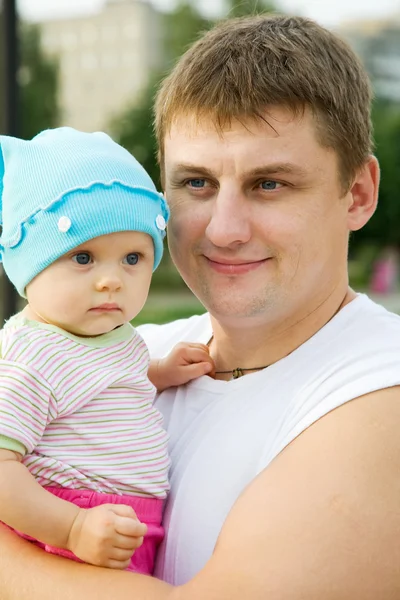 사랑 스러운 아기와 아버지 — 스톡 사진