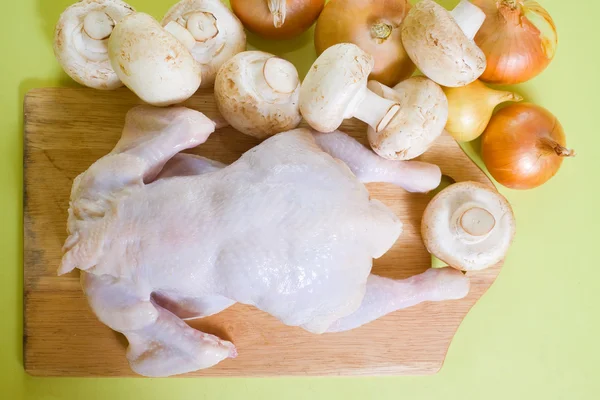 生鸡肉和蘑菇 — 图库照片