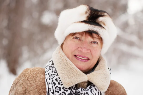 R portrait of mature woman in winter — Stock Photo, Image