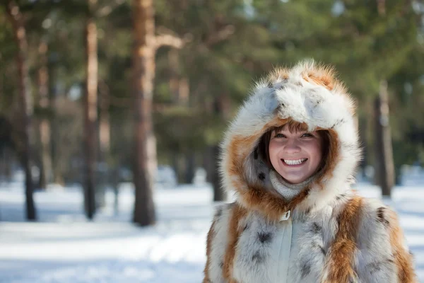 Outdoor winter portrait of girl — Zdjęcie stockowe