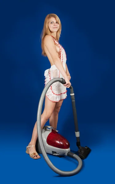 Sexy femme de ménage avec aspirateur — Photo