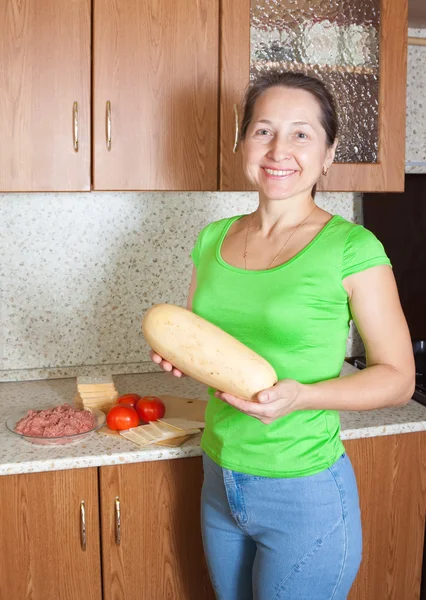 Woman with ingredients for stuffed vegetable marrow — Stock Photo, Image