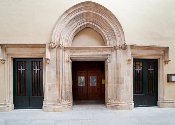 Entrance to catholic church — Stock Photo, Image